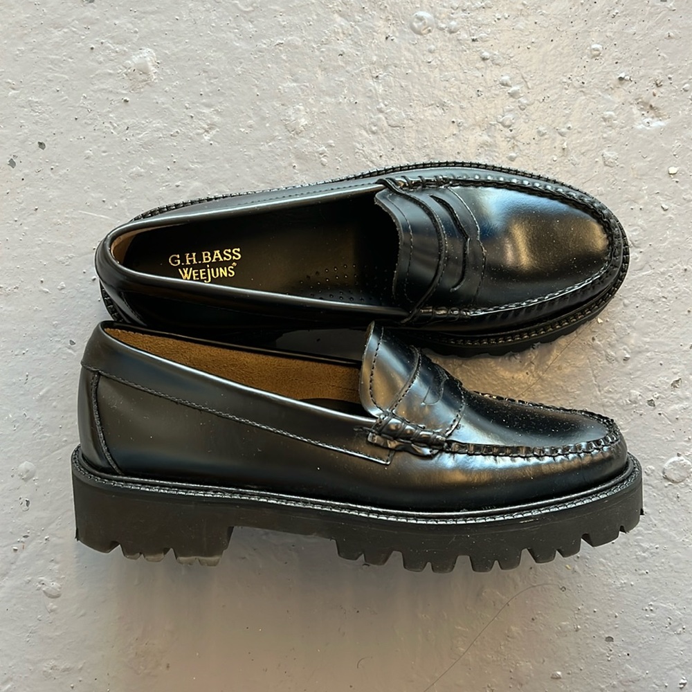 G.H. Bass Weejuns Women Black Whitney Super Lug Loafers - size 7